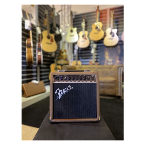 Fender acoustasonic 15 usato