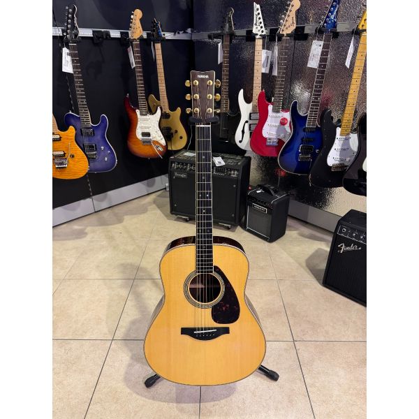 Yamaha ll16 are natural w/bag usato